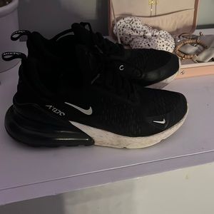 air max 270 in black kids size 6.5 pretty good condition